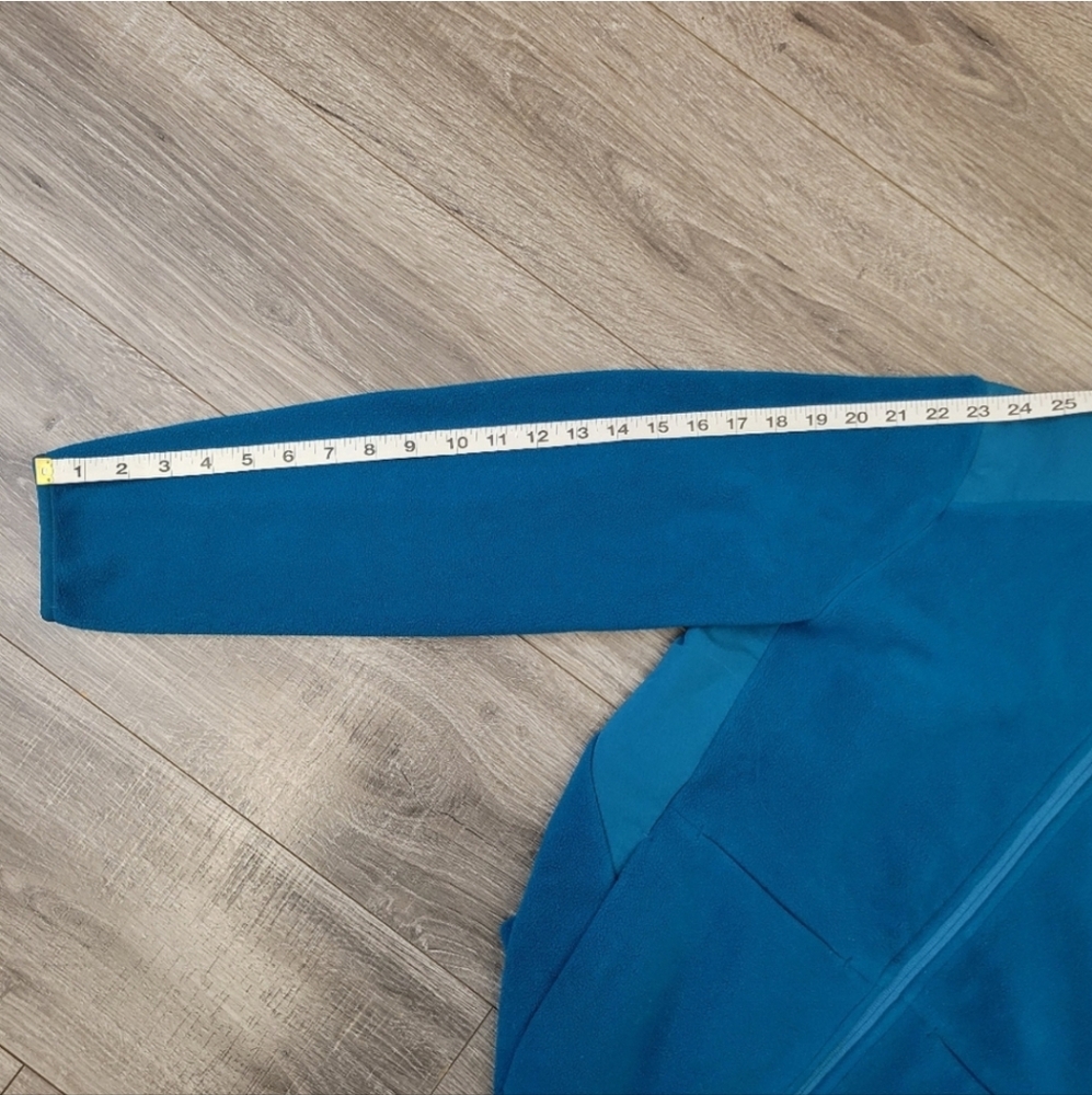 FIGS On Shift Fleece Jacket in Caribbean Blue - Picture 5 of 5